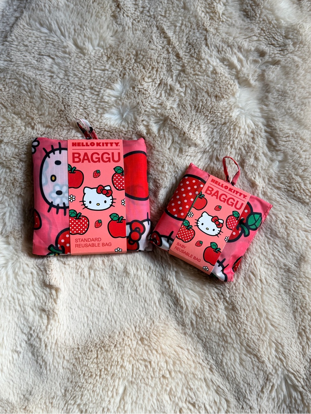 BAGGU x Sanrio Hello Kitty Reusable Bag Set in Apples